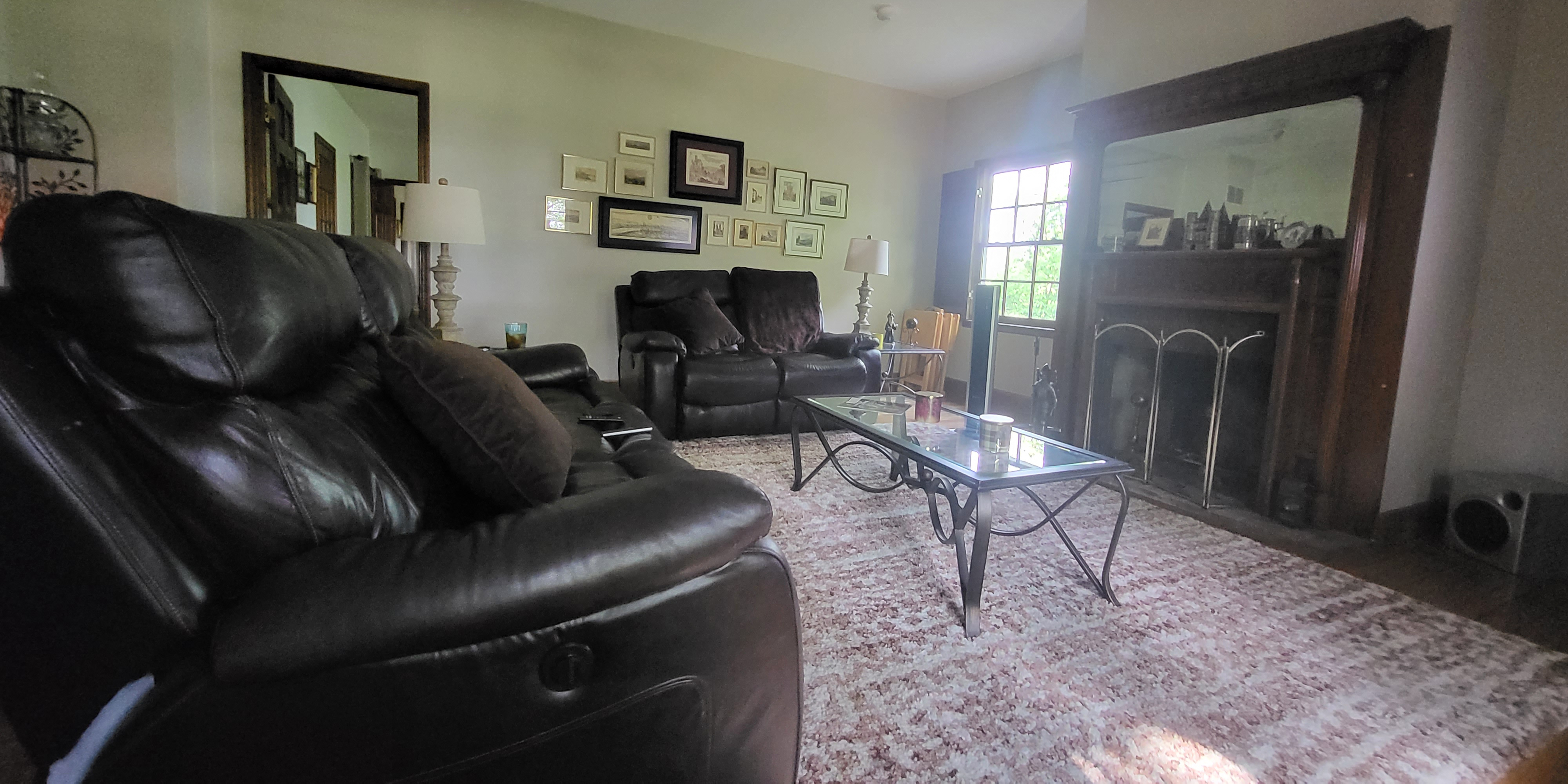 Livingroom with fireplace